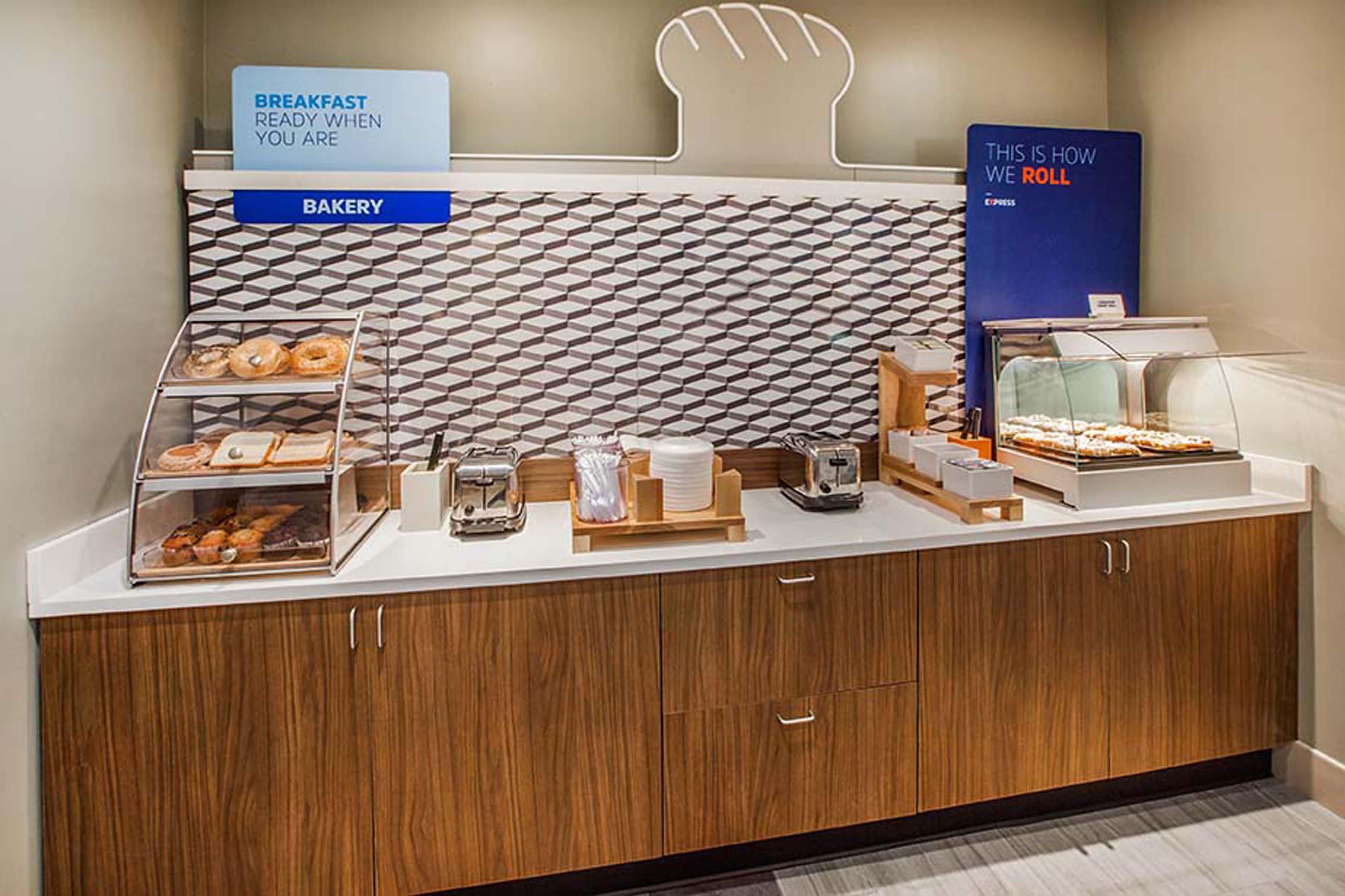 Holiday Inn Express Winnipeg Airport - Polo Park By Ihg Exteriér fotografie