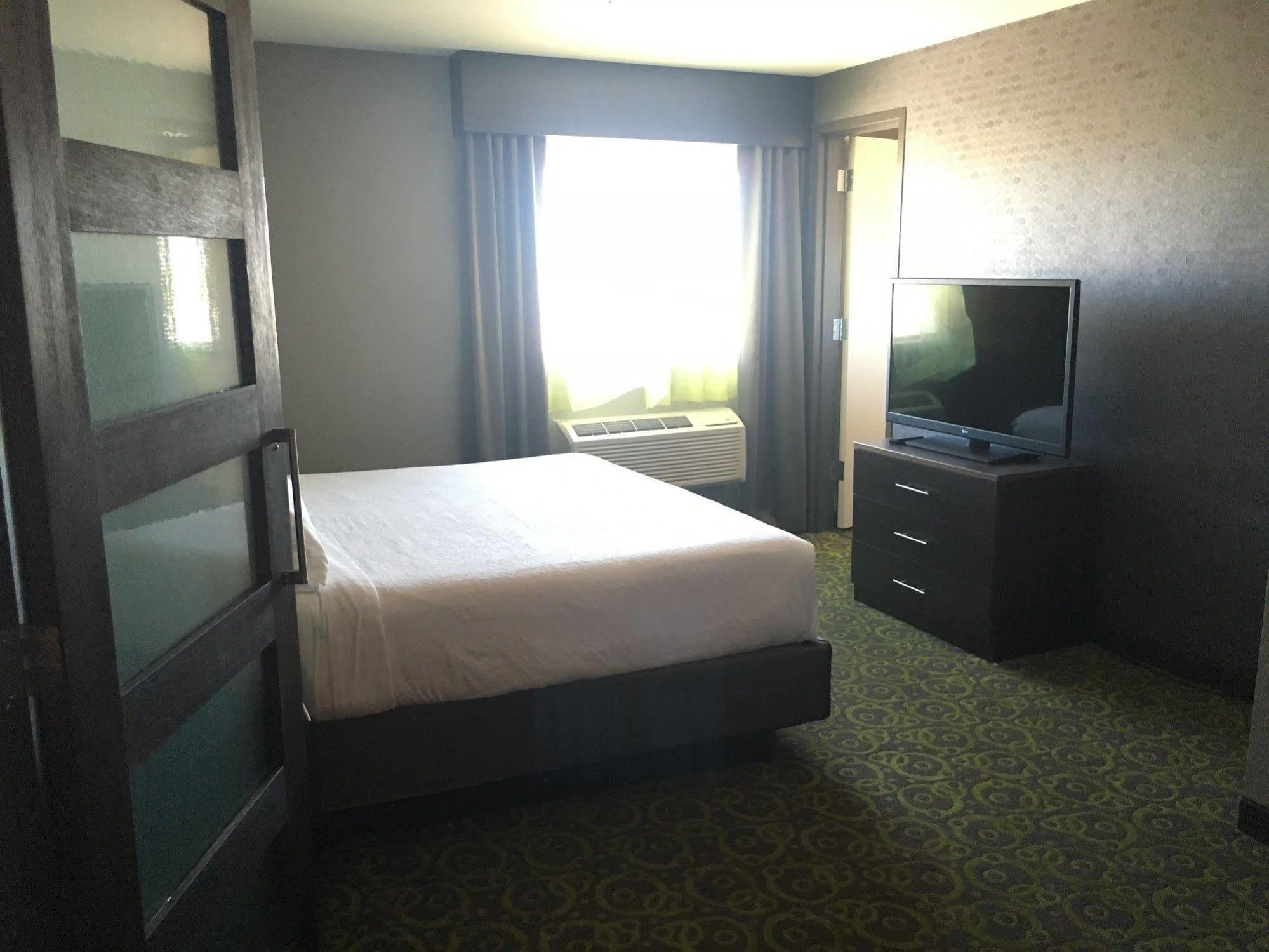 Holiday Inn Express Winnipeg Airport - Polo Park By Ihg Exteriér fotografie