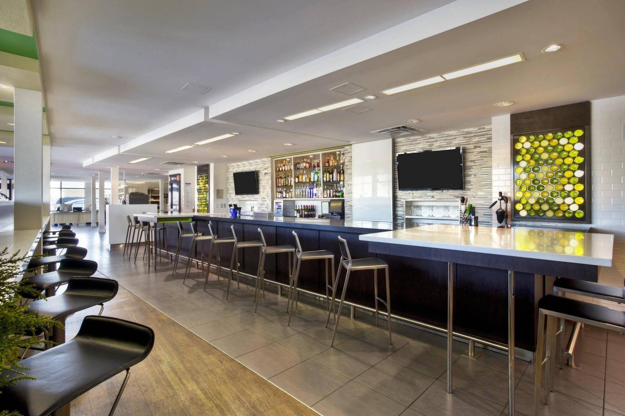 Holiday Inn Express Winnipeg Airport - Polo Park By Ihg Exteriér fotografie