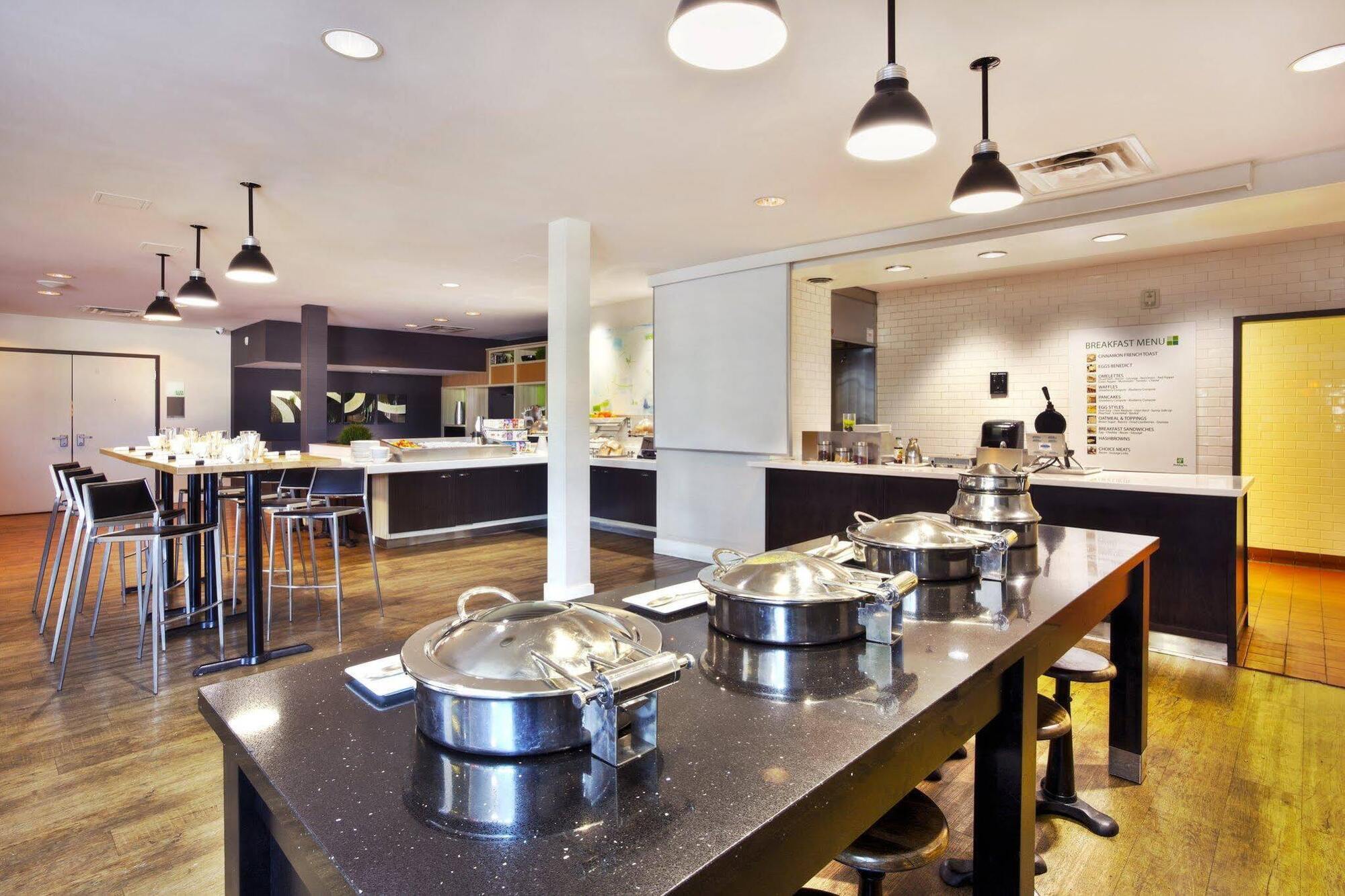 Holiday Inn Express Winnipeg Airport - Polo Park By Ihg Exteriér fotografie